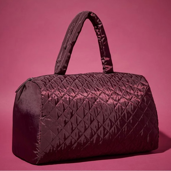 DSW Handbags - NEW DSW Puffy Weekender Travel Bag